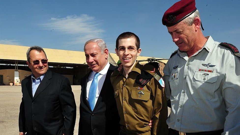 Gilad Shalit on return to Israel in Oct 2011, flanked by then Defence Minister Ehud Barak (L), Israeli Prime Minister Benjamin Netanyahu (2nd, L) and then IDF Chief of General Staff Benny Gantz (R)