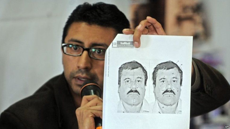 Guatemalan migration director Carlos Pac shows a picture of Joaquin "El Chapo" Guzman Loera during a press conference in Guatemala City on 12 July, 2015.
