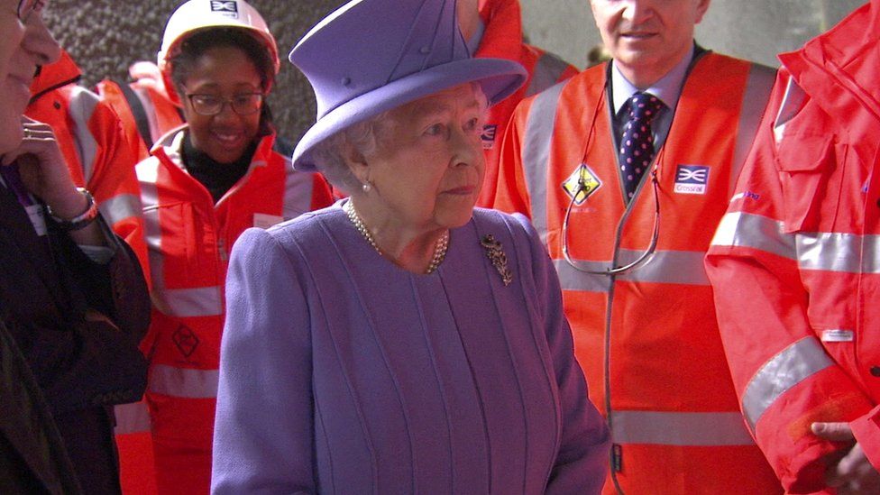 The Queen meets construction workers