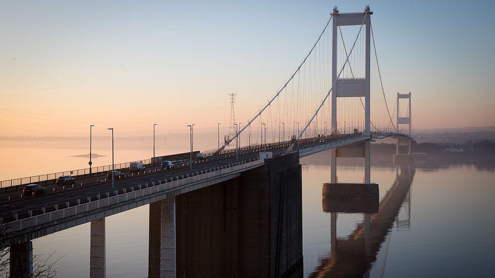 Unprecedented level of staff sickness shuts M48 bridge BBC News