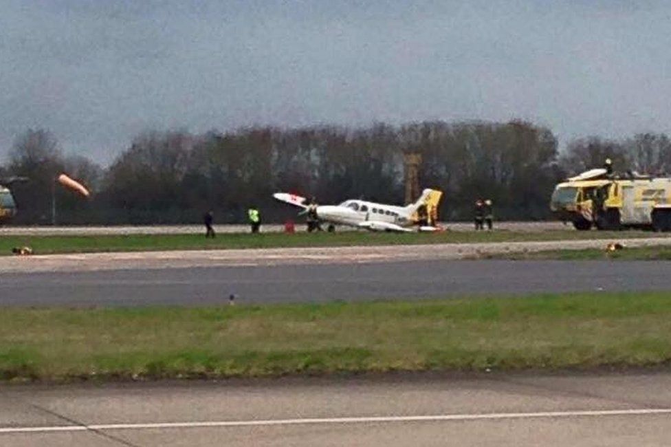 East Midlands Airport closed after landing gear problem BBC News