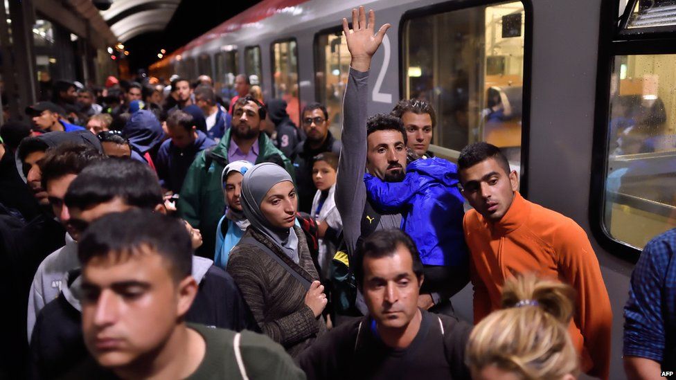 Migrant crisis: Austria 'to end emergency migrant measures' - BBC News
