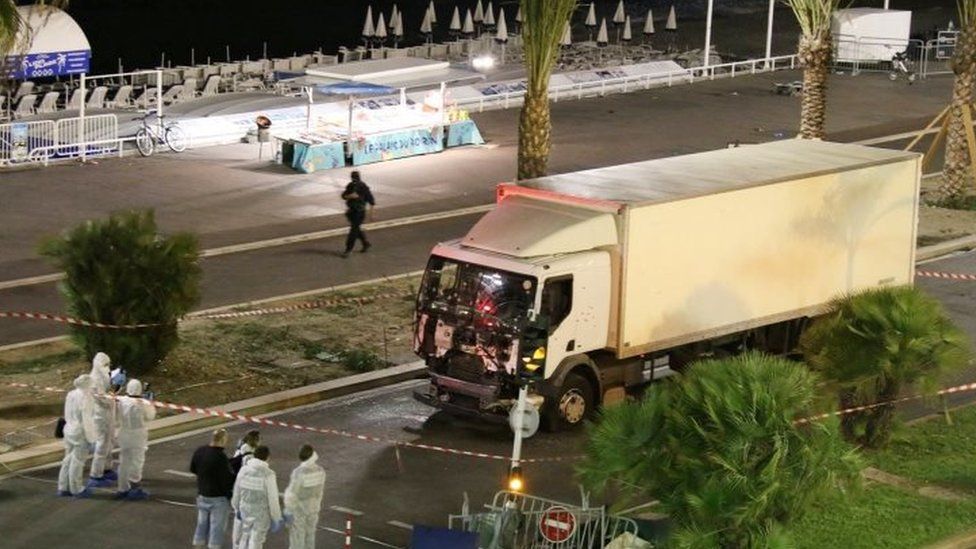 Authorities investigate a truck after it ploughed through Bastille Day revellers in the French resort city of Nice (15 July 2016)