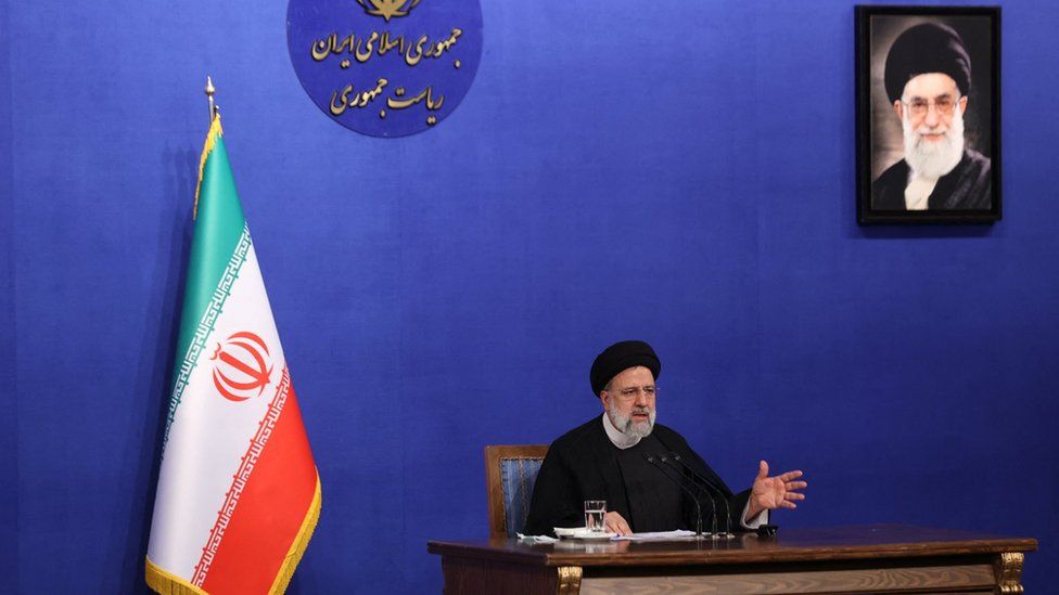 El presidente de Irán, Ebrahim Raisi, habla en una conferencia de prensa en Teherán (29 de agosto de 2022)