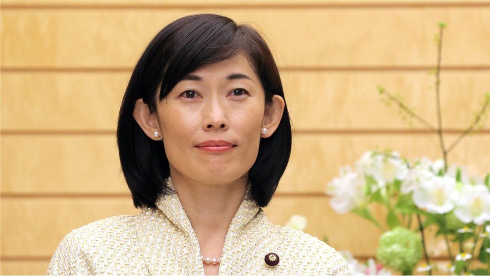 Japan gender equality minister opposes change on separate spouse surnames pic