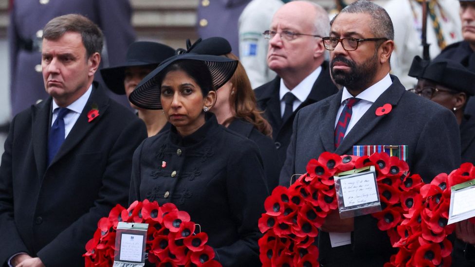 Sekretari i Jashtëm James Cleverly dhe Ministrja e Brendshme Suella Braverman janë ndër të tjera që morën pjesë në ceremoni.