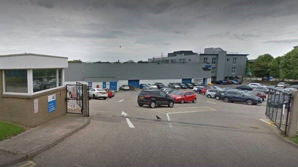 Fears for 100 Aberdeen jobs at oil services company Baker Hughes BBC News