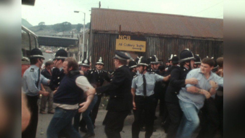 Miners clashing with police