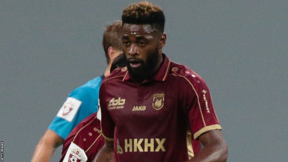 Alex Song Former Cameroon And Arsenal Midfielder Signs For Sion Bbc Sport