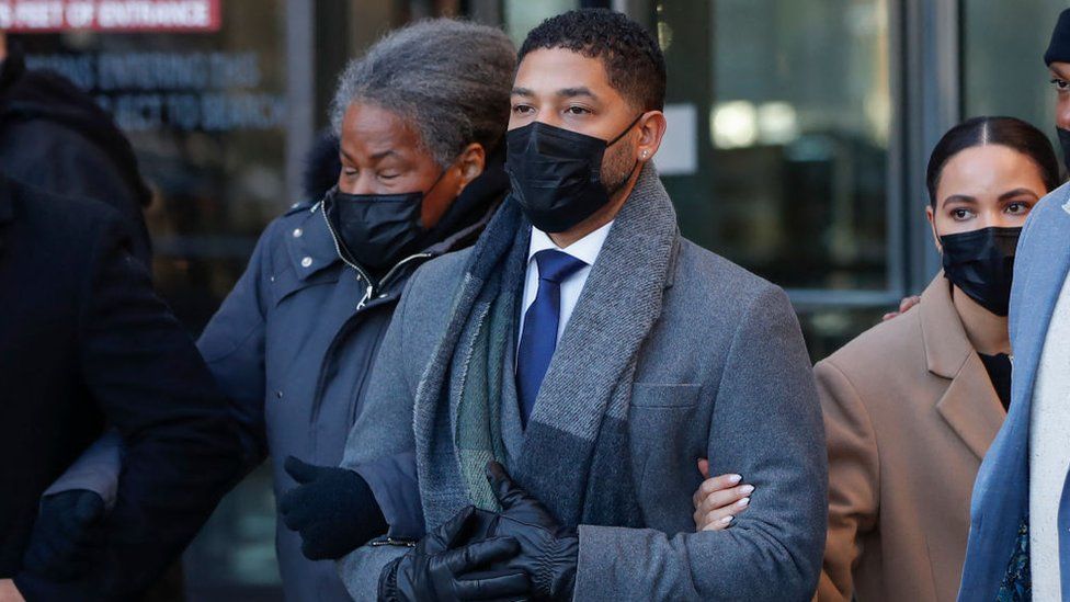 Jussie Smollett, leaves the Leighton Criminal Court Building between his mother Janet Smollett and sister Jurnee Smollett