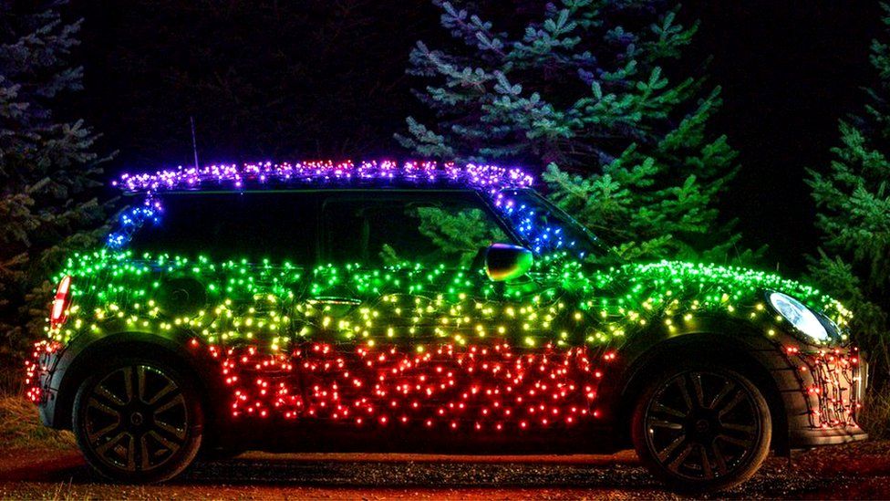 Festive electric car set to dazzle Bracknell's streets - BBC News