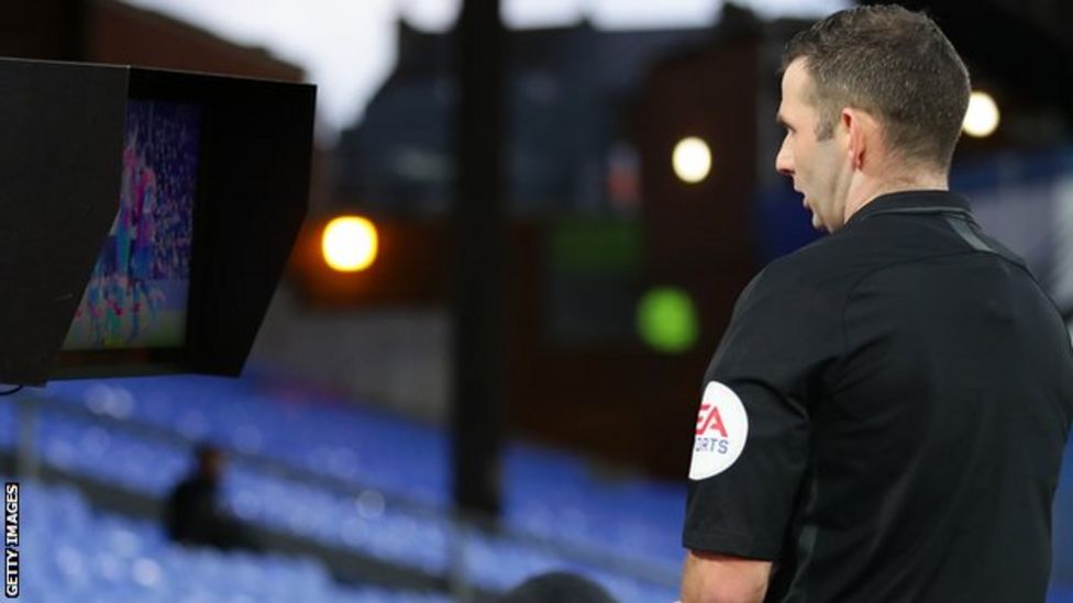 VAR: Premier League referees set to use pitchside monitors - BBC Sport