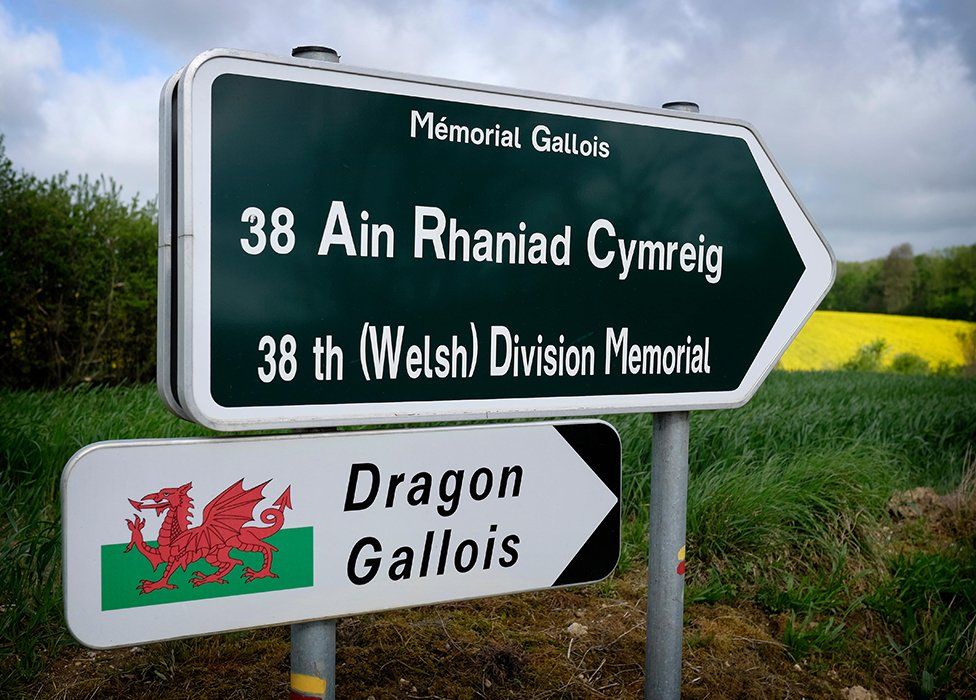 Road sign to the memorial to the 38th