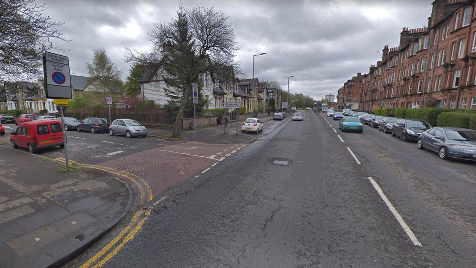 Woman robbed in earlymorning Glasgow street attack BBC News