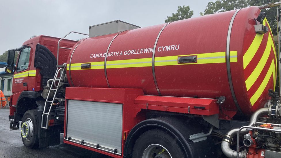 A fire service water carrier