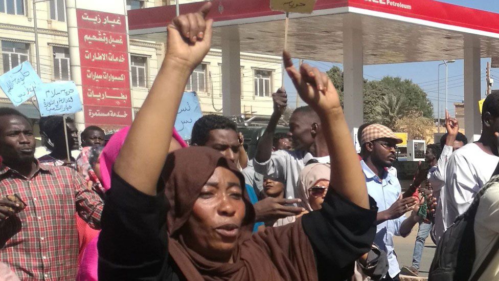 Sudanese demonstrators gather in Khartoum's twin city Omdurman on January 20, 2019,