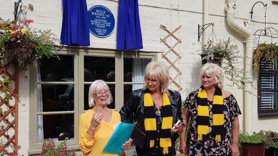 Viv Moore with Billy Wright's daughters Vicky and Babette (L-R).