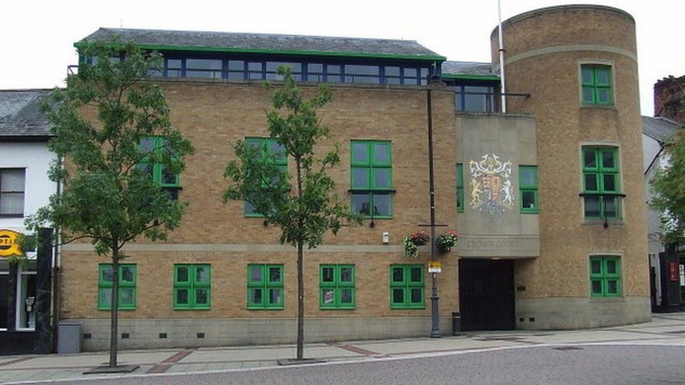 Luton Crown Court