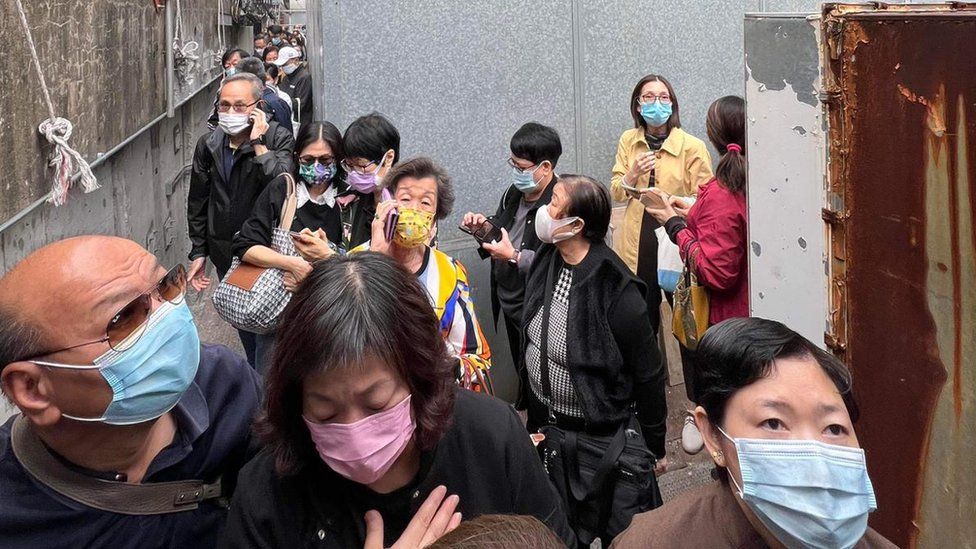 Hong Kong: Fire at World Trade Centre leaves hundreds trapped on roof