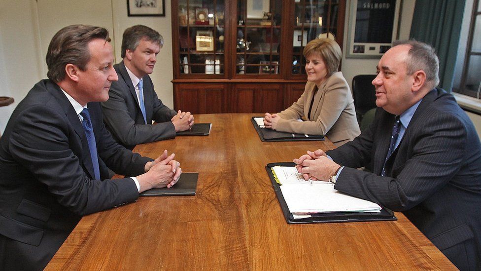 Prime Minister David Cameron and Scottish Secretary Michael Moore with Deputy First Minister Nicola Sturgeon and First Minister Alex Salmond ahead of signing a referendum agreement on 15 October 2012