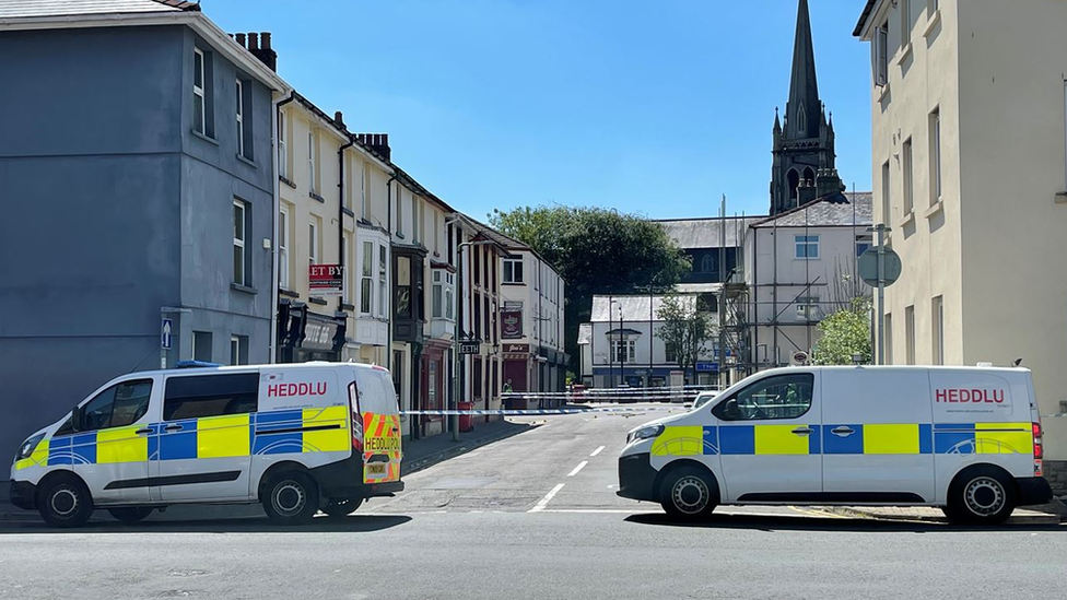 Arestio Dyn Ar Amheuaeth O Geisio Llofruddio Yn Aberdâr Bbc Cymru Fyw 