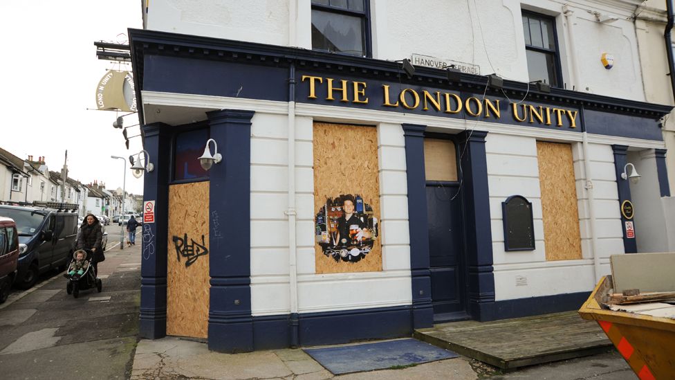 The London Unity, a Brighton pub closed (photo taken 2014)