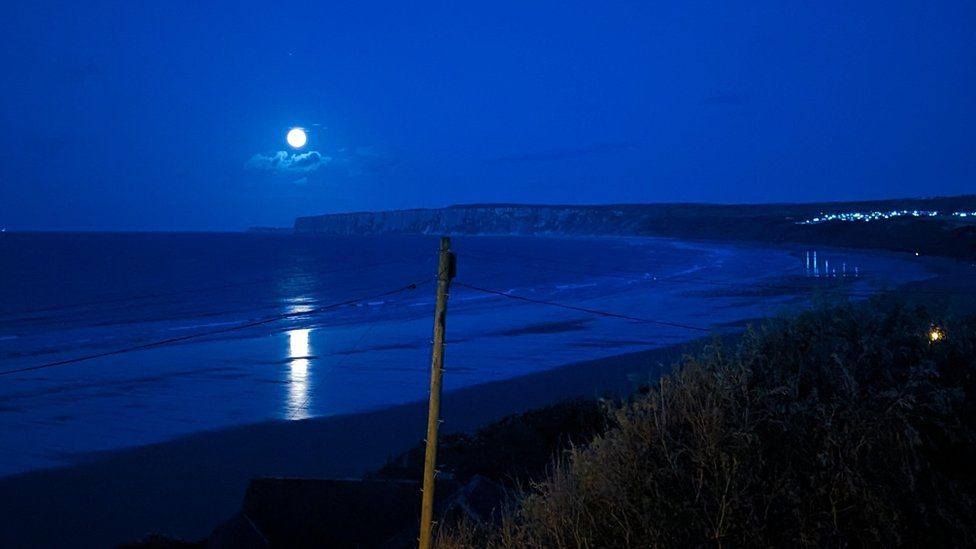 Blue supermoon at Filey