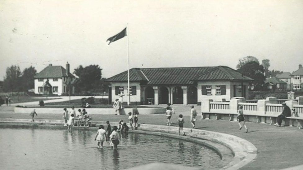 Black and white photograph of Hamworthy Park paddling pool