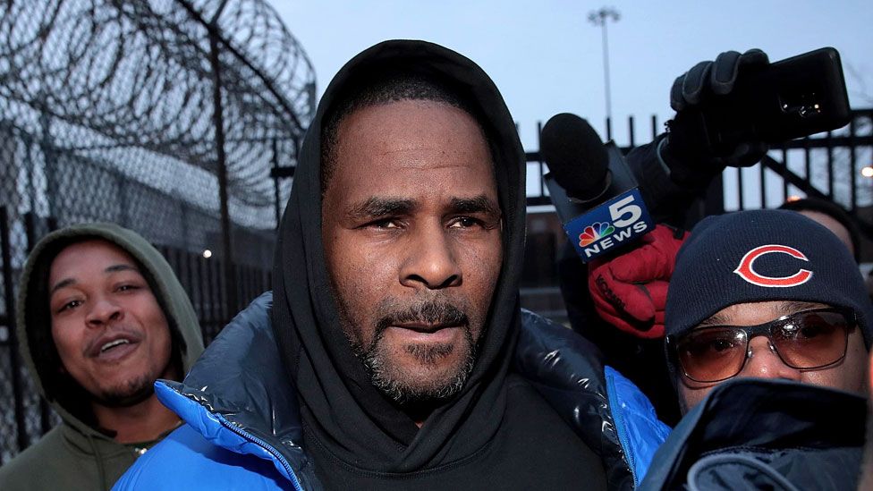 R. Kelly leaving a Chicago jail after posting bail in February