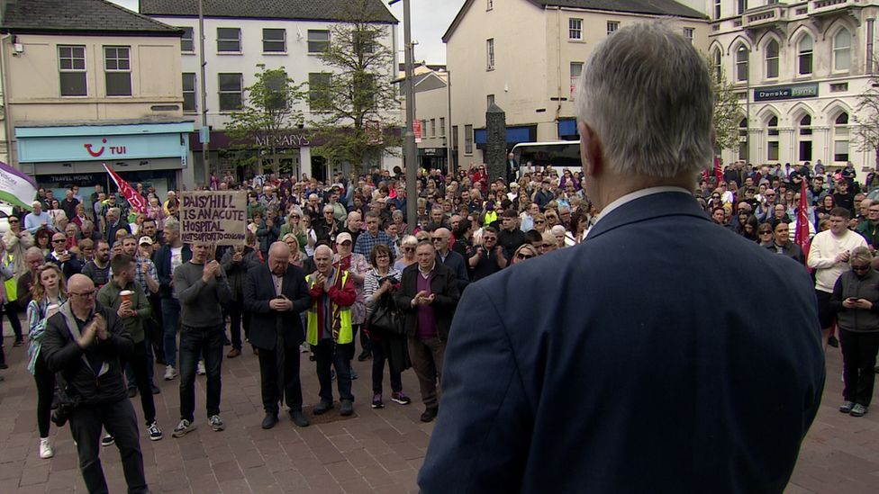 Crowd addressed in Newry city centre