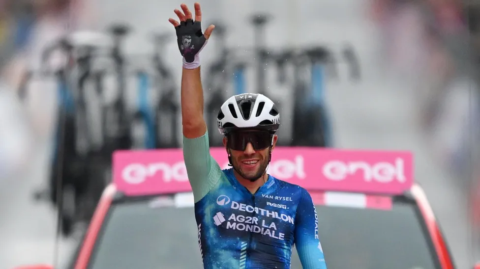 Vendrame Secures Dominant Victory in Giro d'Italia Stage 19.