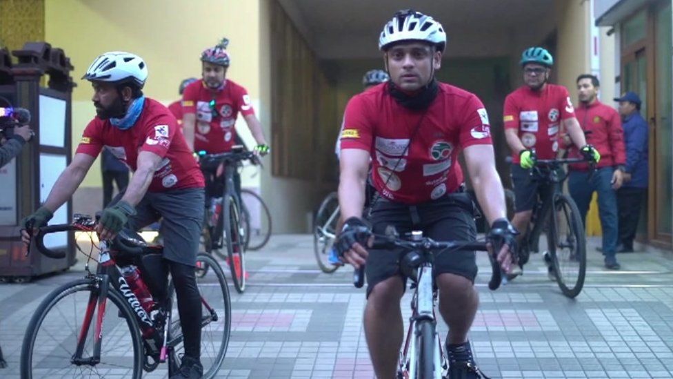 Ciclistas participantes en el reto