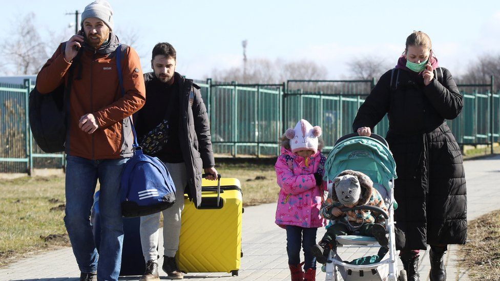People crossing the border on foot between Poland and Ukraine
