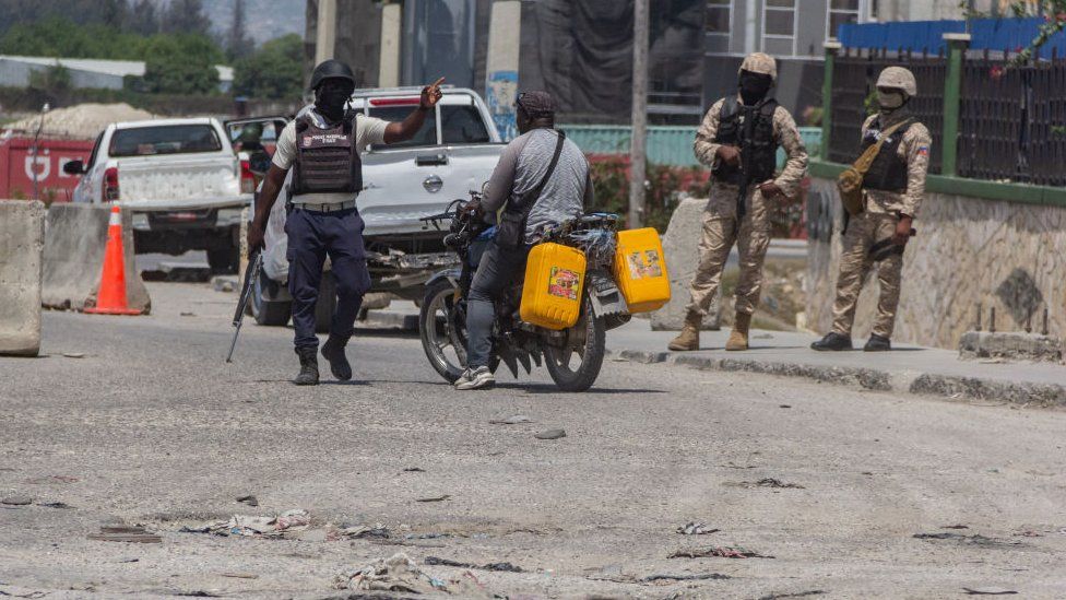 Haitian police and soldiers