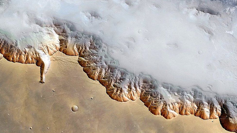 Ground fog in Valles Marineris, Mars, 2004