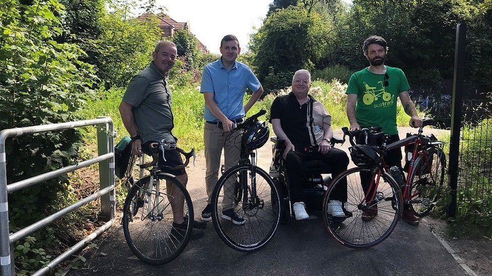 Liverpool City Region’s Active Travel commissioner Simon O’Brien and Cllr Dan Barrington along with two other users on the loop