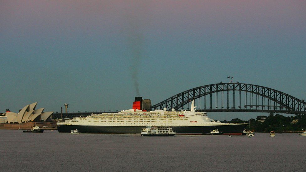 The QE2 arrives in Sydney Harbour on its final voyage to Australia in 2008