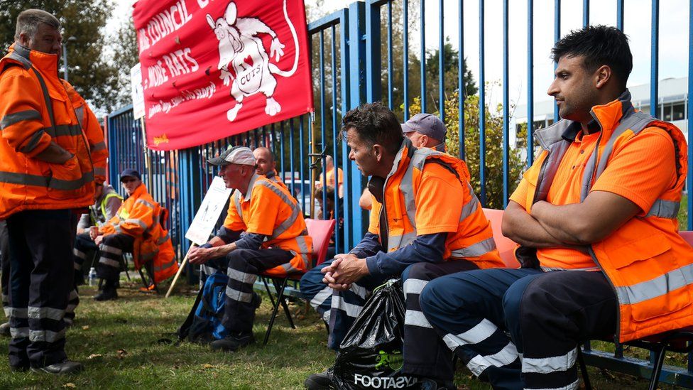 Birmingham Bin Strike: Labour MPs Criticise Council - BBC News