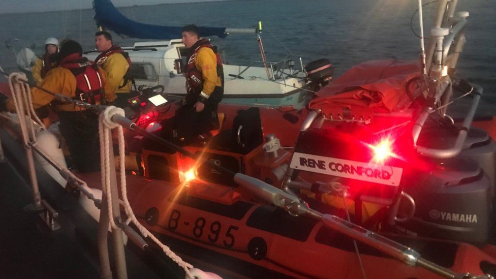 Skegness RNLI tow botched rescue effort boats - BBC News