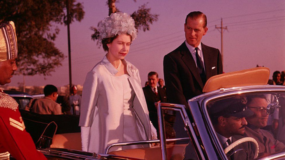 Queen Elizabeth II and Prince Philip in Delhi during a state visit to India, 21st January 1961. (Photo by Fox Photos/Hulton Archive/Getty Images)