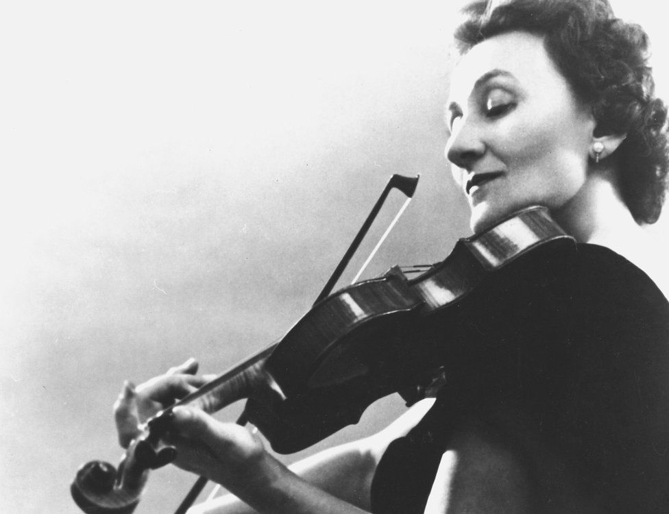 Erica Morini playing the violin