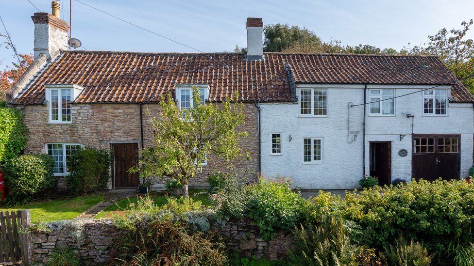 Photo of the front of Gaze cottage. It looks like two cottages glued together