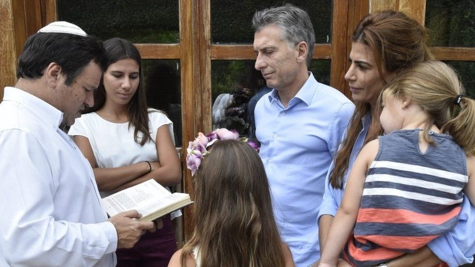A handout picture provided by Argentinian Presidency shows to President Mauricio Macri (3-R), his wife Juliana Awada (2-R) and his daughter Antonia (R), the daughters of late attorney Alberto Nisman, Iara (2-L) and Kala Nisman (3-L), and rabbi Marcelo Polakoff (L), at the "Los Abrojos," Macri"s private residence, in Buenos Aires, Argentina, 16 January 2016.