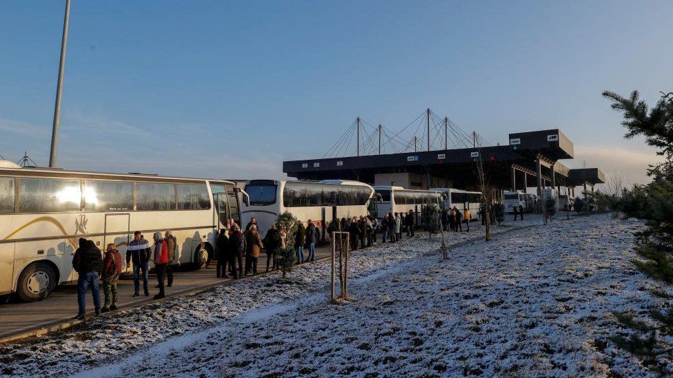 Kosovo ethnic Serbs queue at the Kosovo-Serbia border crossing in Merdare, Kosovo December 17