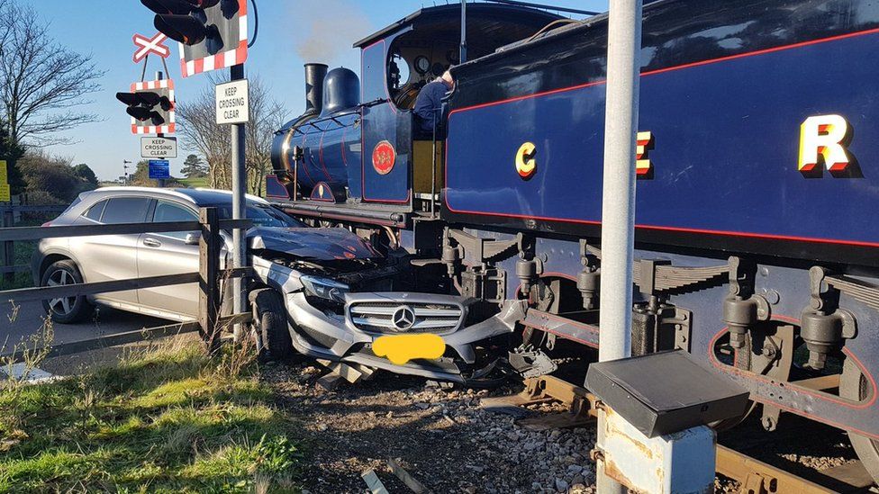 Norwich Level Crossing Train Missed Car By 0 25 Seconds Bbc News - roblox steam train train crash