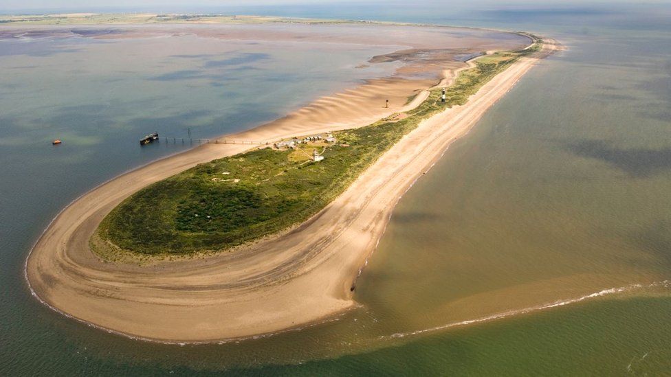 Spurn gets go-ahead for wildlife visitor centre - BBC News