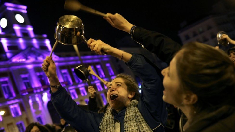 The Spanish event began with the banging of pots in the early hours, here in Madrid