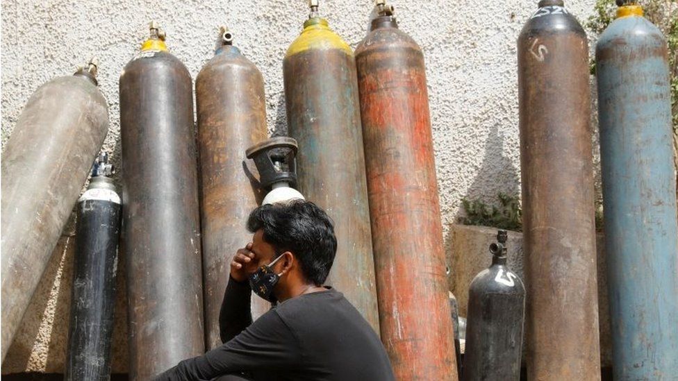 A man waits outside a factory to get his oxygen cylinder refilled, amidst the spread of the coronavirus disease (COVID-19) in New Delhi, India, April 28, 2021. REUTERS/Adnan Abidi