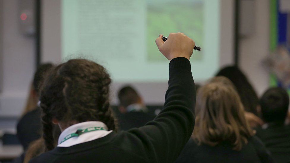 Academy schools breach transparency rules - BBC News