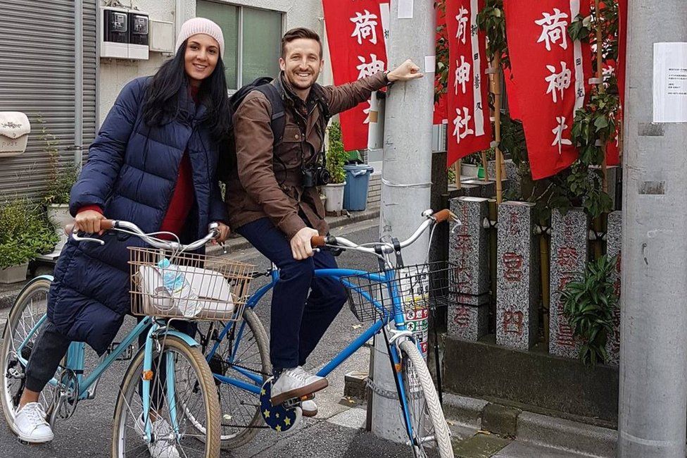 Ли Томпсон и Радха Вьяс на отдыхе в Японии